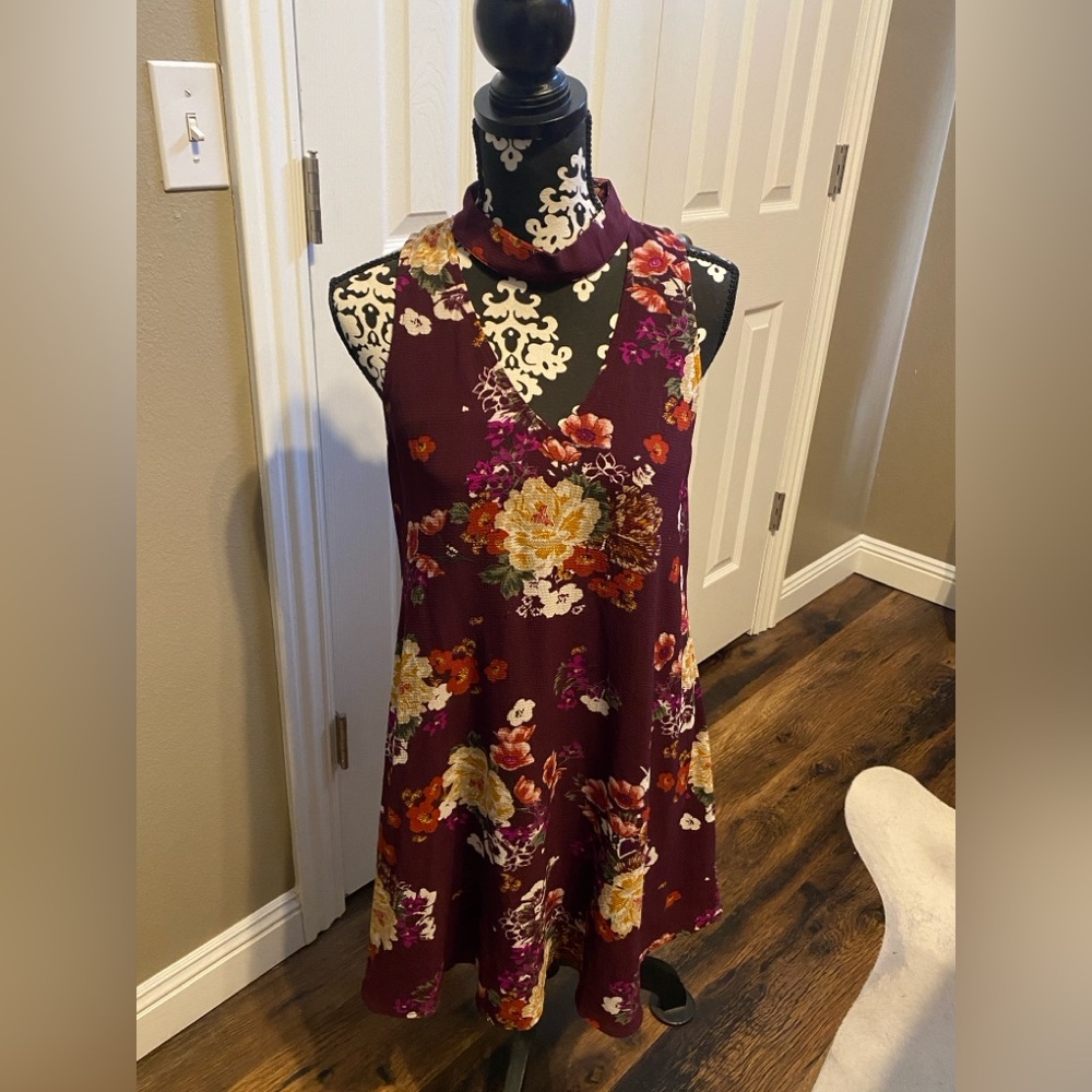 Women’s Blue Rain Floral Cut Out Neck Dress Size Medium